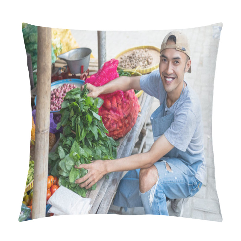 Personality  Vegetable Stall Sales Man Smiles While Holding Spinach Vegetables Pillow Covers