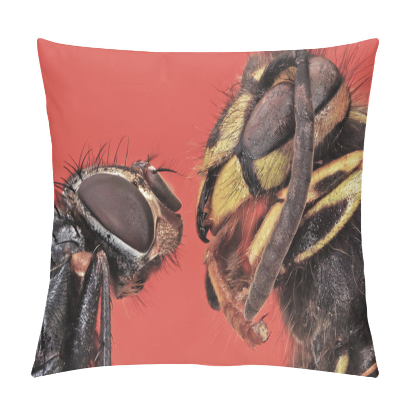 Personality  Wasp Against The Fly Pillow Covers