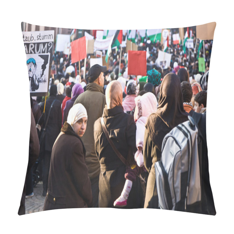 Personality  Demonstrate Against The Bombing Of Gaza And For Freedom I Pillow Covers