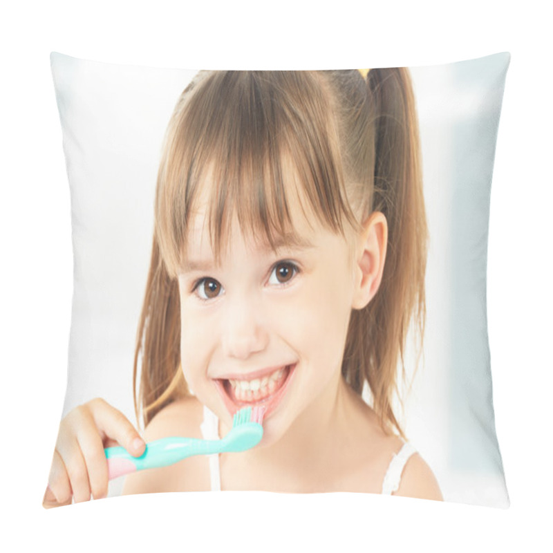 Personality  Happy Little Girl Brushing Her Teeth Pillow Covers