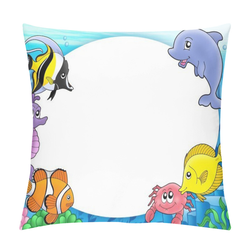 Personality  Round Frame With Tropical Fishes Pillow Covers