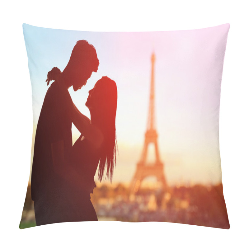 Personality  Romantic Lovers With Eiffel Tower Pillow Covers