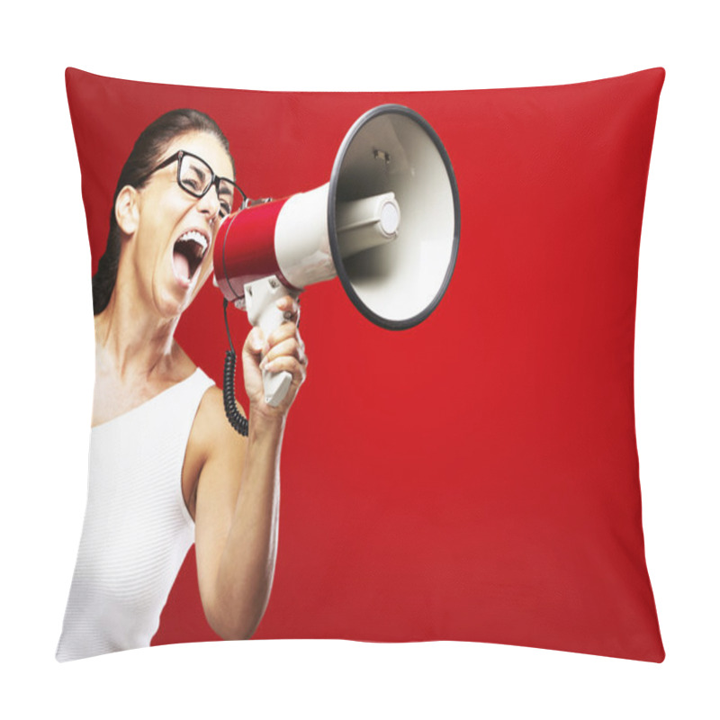 Personality  Woman Shouting Using Megaphone Pillow Covers