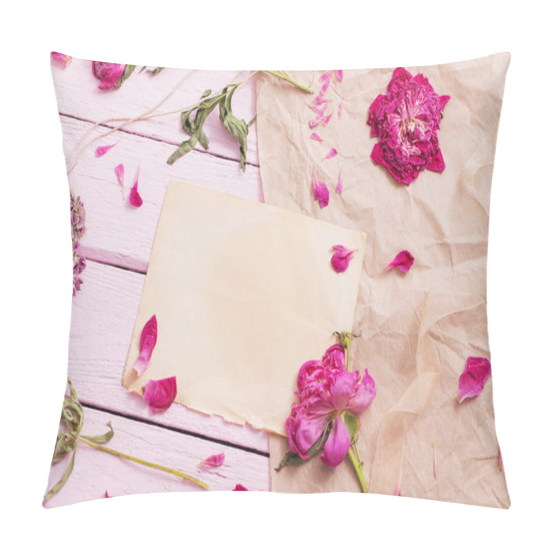 Personality  Dried Flowers On Pink Wooden Background Pillow Covers