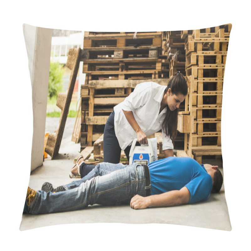 Personality  Girl Assisting An Unconscious Guy With Defibrillator Pillow Covers