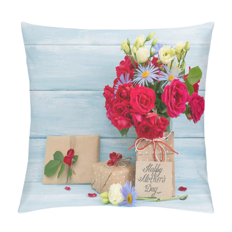 Personality  Mother Day Theme. Roses And Daisy, Greeting Card With Gifts Pillow Covers