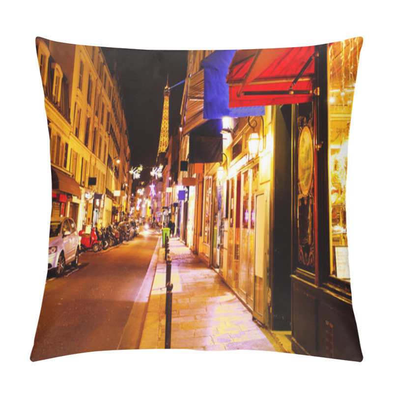 Personality  04 Decembre 2016 Pairs - Night View Of City Downtown Street With Pillow Covers