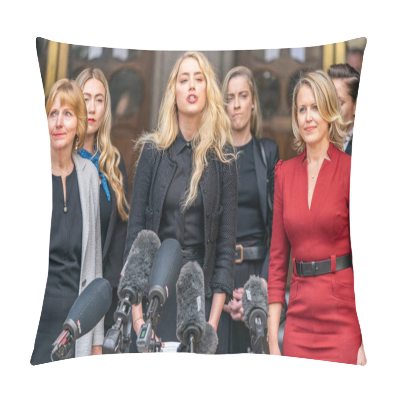 Personality  LONDON, ENGLAND - JULY 28, 2020: Amber Heard Making A Press Statement Outside The Royal Court Of Justice In The Johnny Depp Defamation Libel Trial Against The Sun Newspaper - 587 Pillow Covers