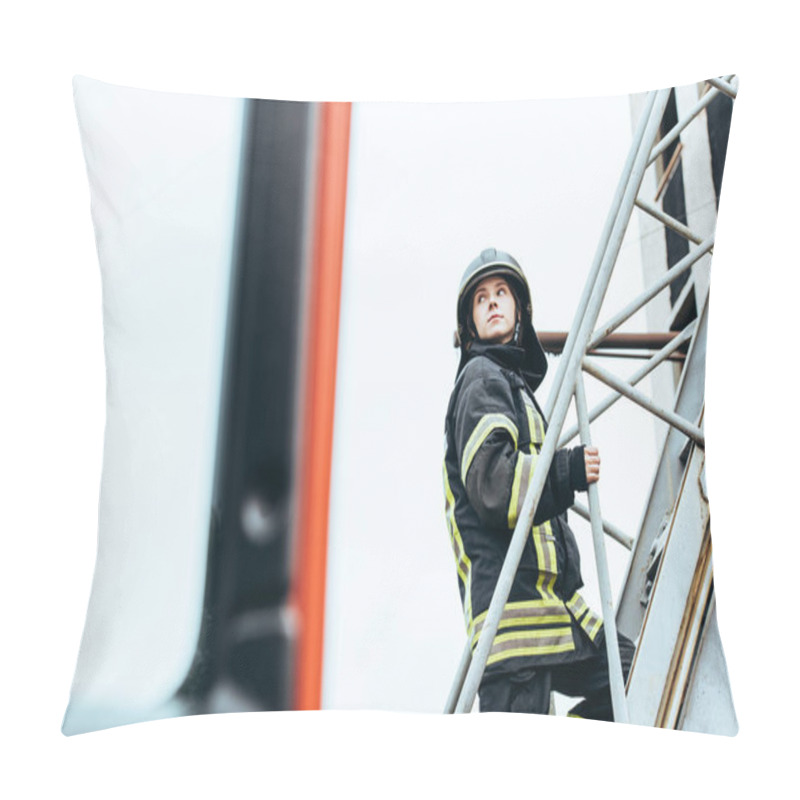 Personality  Female Firefighter In Protective Uniform And Helmet Standing On Ladder On Street Pillow Covers