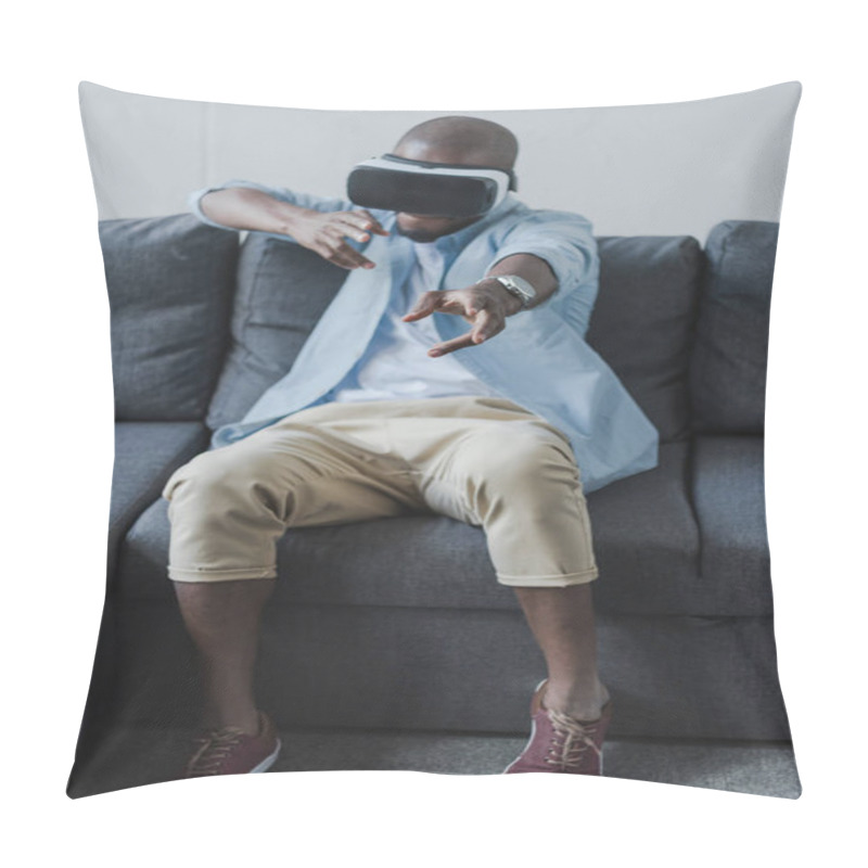 Personality  Man Using Virtual Reality Headset Pillow Covers