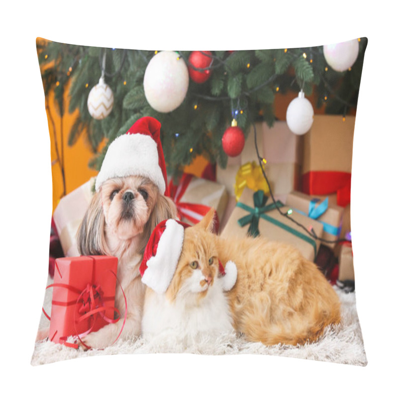 Personality  Cute Cat And Dog In Santa Hats At Home On Christmas Eve Pillow Covers