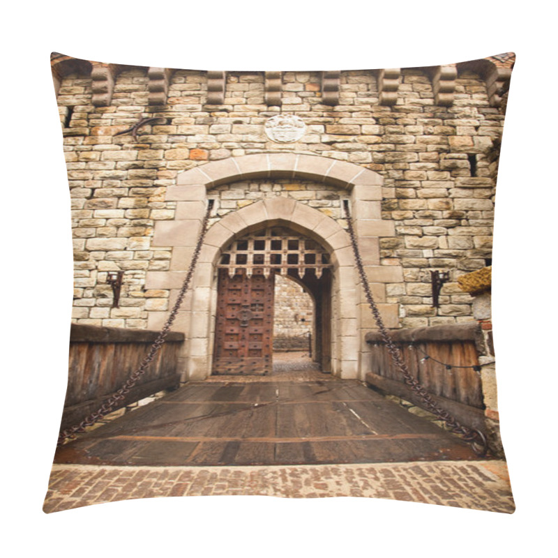 Personality  Drawbridge To Castle Door Pillow Covers