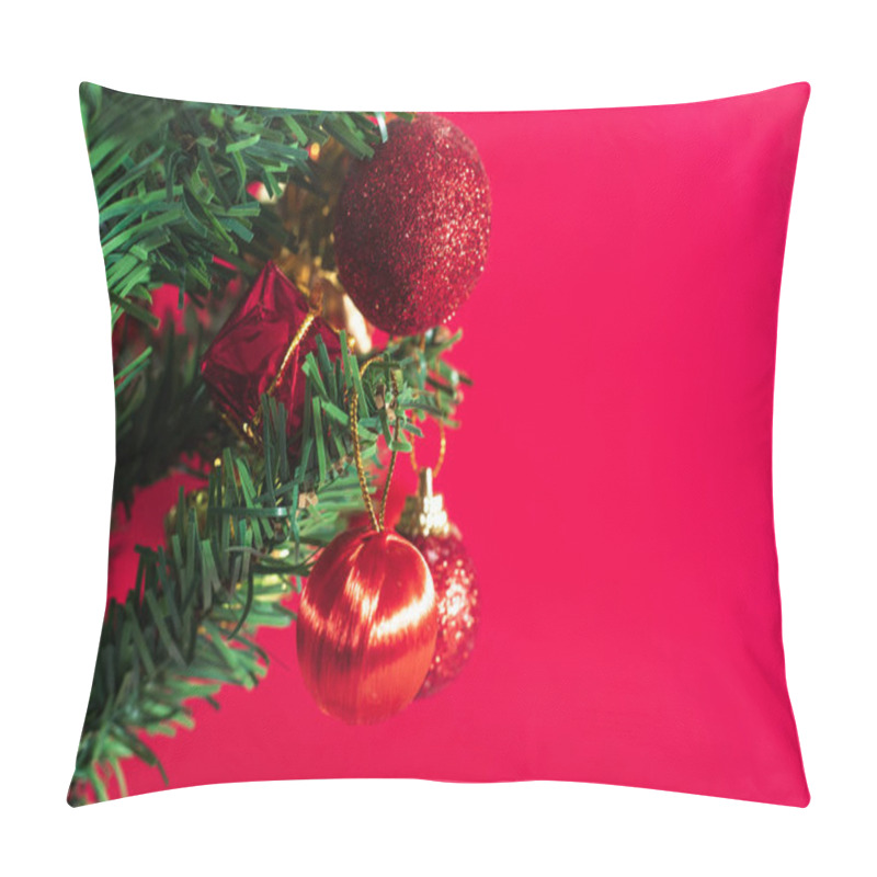 Personality  Christmas Tree Decorations, Including Ornaments, Baubles And Gifts On A Vibrant Red Background With Copy Space. Perfect For Holiday Designs, Seasonal Promotions, And Festive Celebrations. Pillow Covers