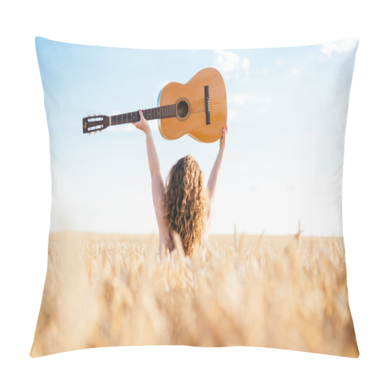 Personality  Beautiful Girl Enjoying Nature Pillow Covers