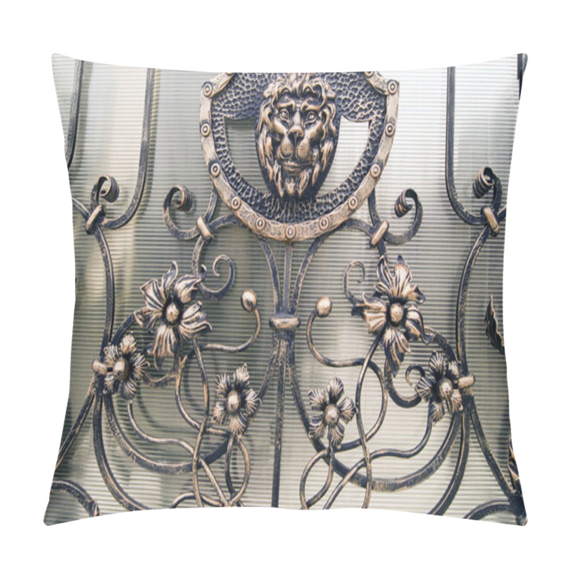 Personality  Beautiful Wrought Iron Gates, The Head Of A Lion Pillow Covers