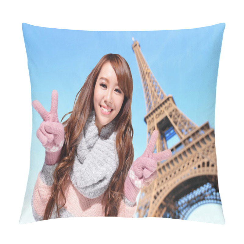 Personality  Happy Travel Woman In Paris Pillow Covers