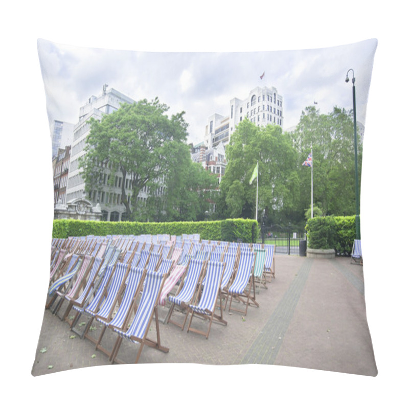 Personality  Chairs In City Park, London Pillow Covers