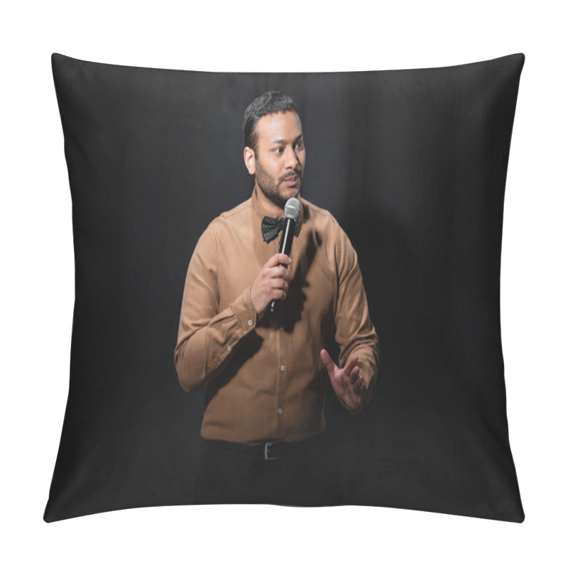 Personality  Eastern Comedian In Shirt And Bow Tie Holding Microphone During Monologue On Black  Pillow Covers