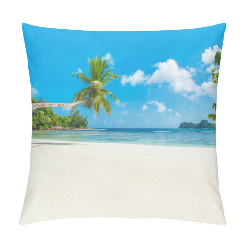 Personality  Tropical Beach Baie Lazare With Boat Pillow Covers