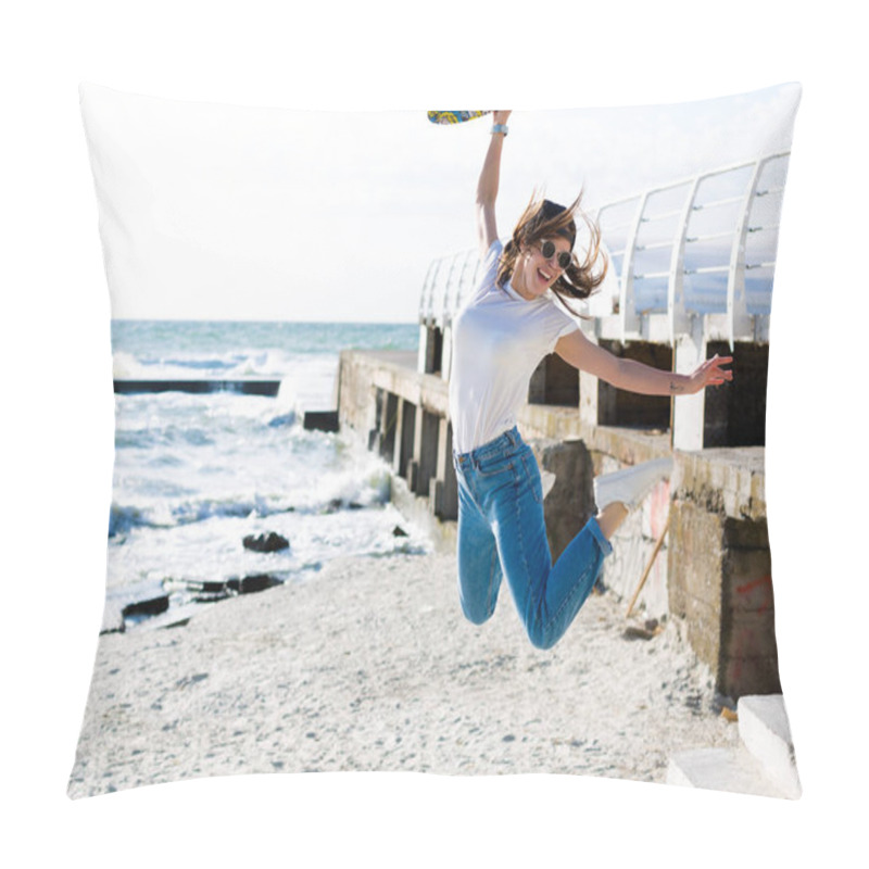 Personality  Beautiful Yound Woman With A Skateboard On A Beach Pillow Covers