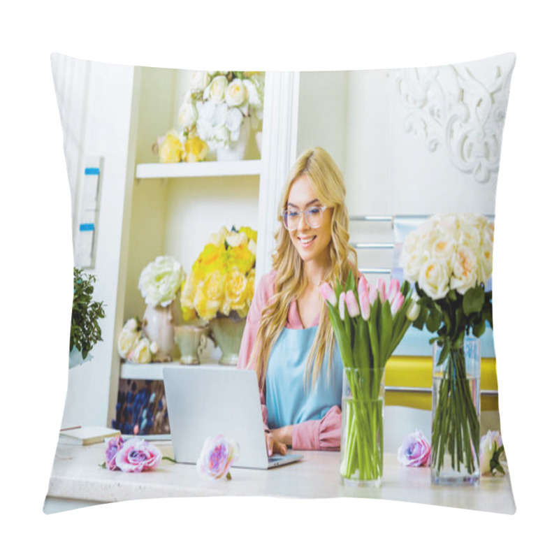 Personality  Beautiful Smiling Female Flower Shop Owner In Glasses Sitting At Desk And Using Laptop Pillow Covers