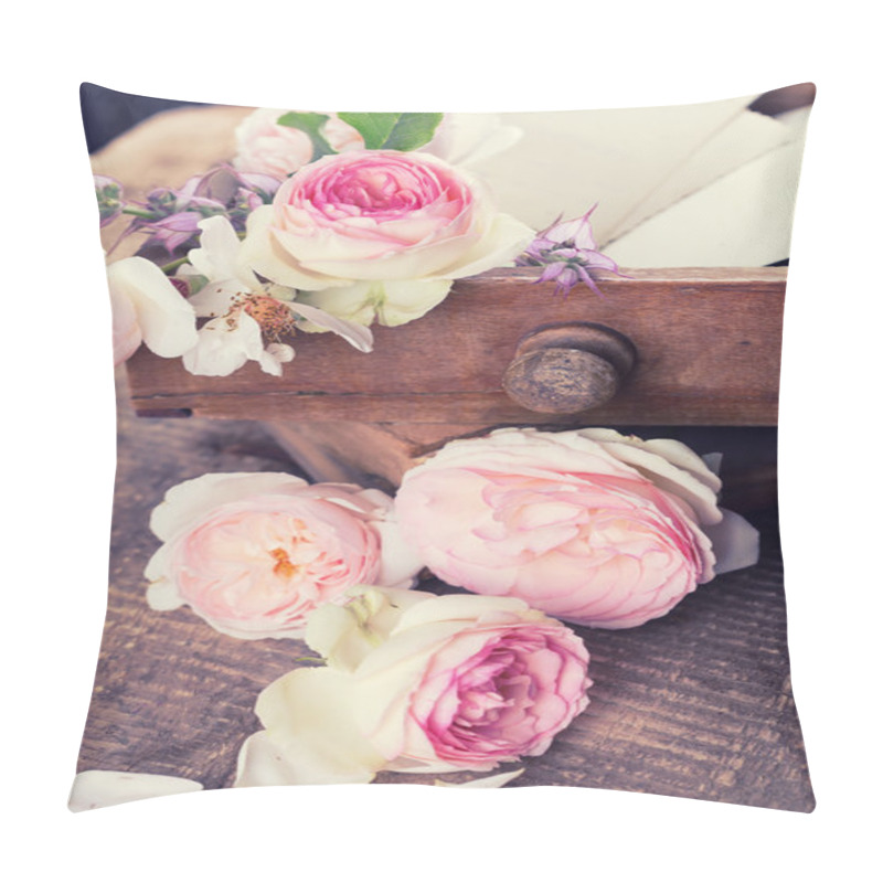 Personality  Fresh Roses In Box Pillow Covers