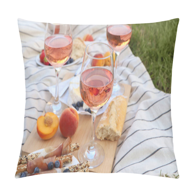 Personality  Glasses Of Delicious Rose Wine And Food On Picnic Blanket Outdoors Pillow Covers