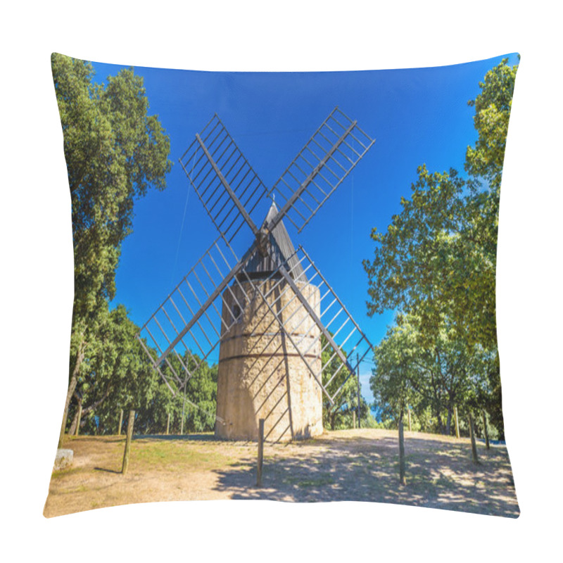 Personality  Old Windmill Between Ramatuelle And Gassin-France Pillow Covers