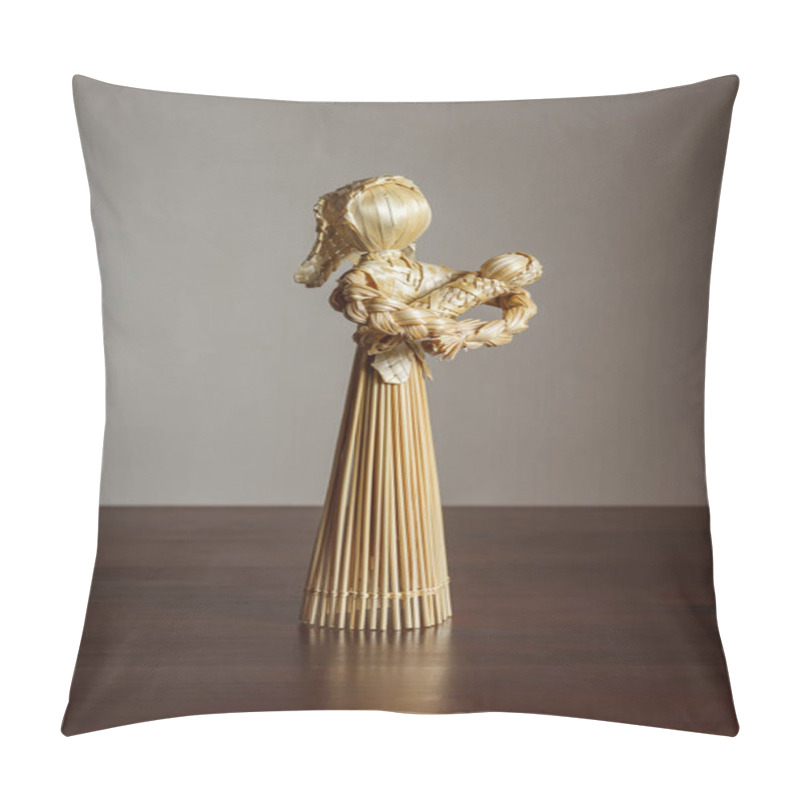 Personality  AnthropAnthropomorphic Doll (toy) Is Made Of Straw. Hand-made Straw Productsomorphic Doll (toy) Is Made Of Straw. Hand-made Straw Products Pillow Covers