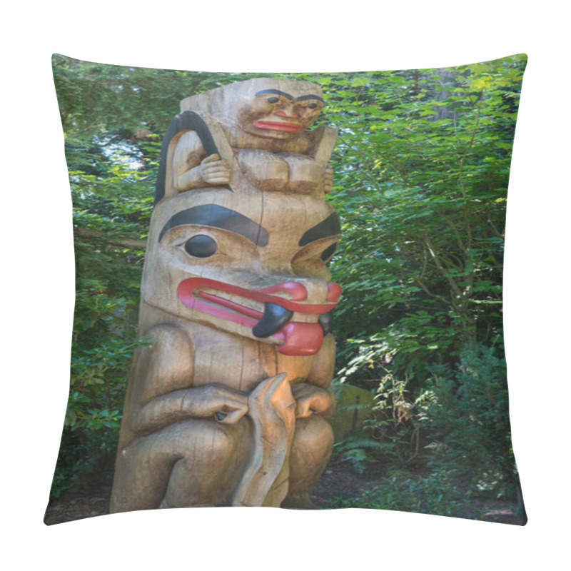 Personality  Totem Pole Pillow Covers