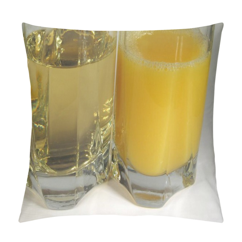 Personality  Apple And Orange Juice In Transparent Glasses Pillow Covers