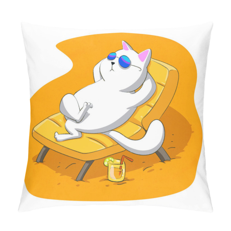 Personality  Cat Resting On A Sun Lounger Pillow Covers