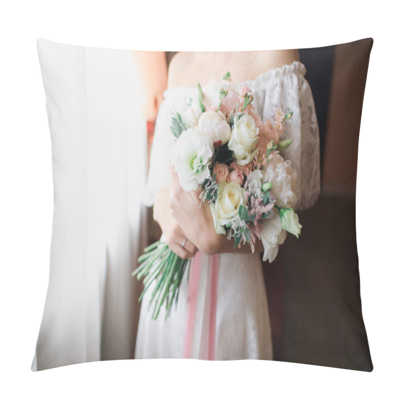 Personality  Wedding Bouquet In The Hands Of The Bride Pillow Covers