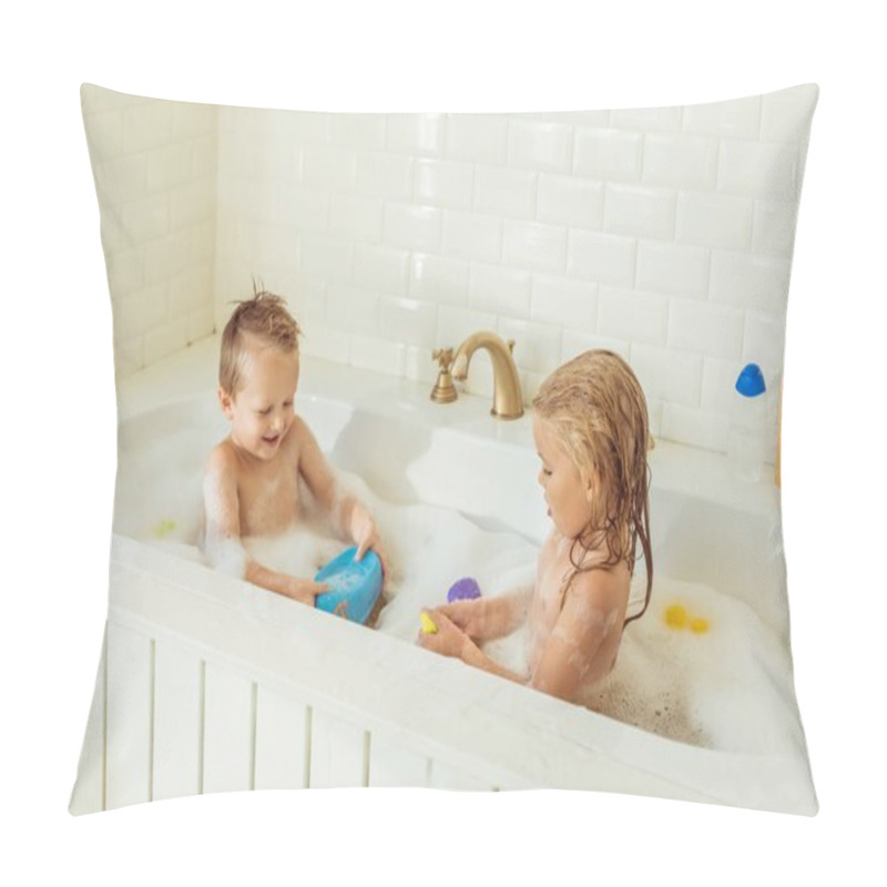 Personality  Kids Playing In Bathtub With Foam Pillow Covers