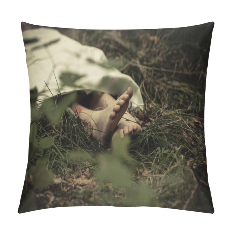 Personality  Lower Body Of Abandoned Murder Victim Pillow Covers