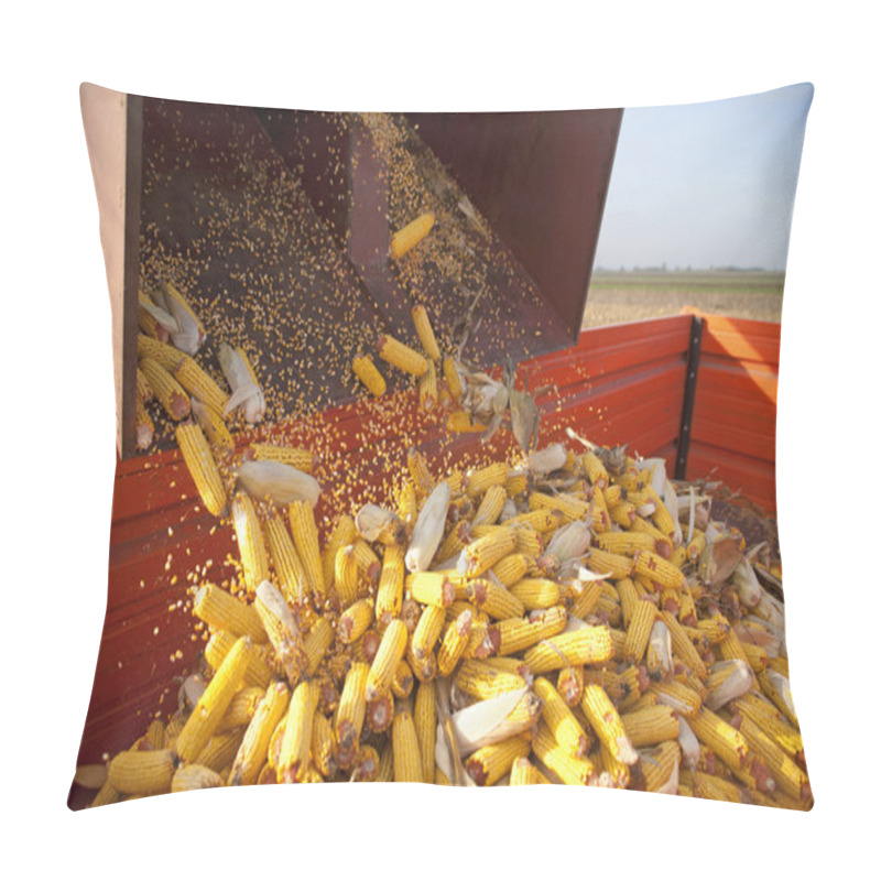 Personality  Dumping The Corn Cobs Pillow Covers