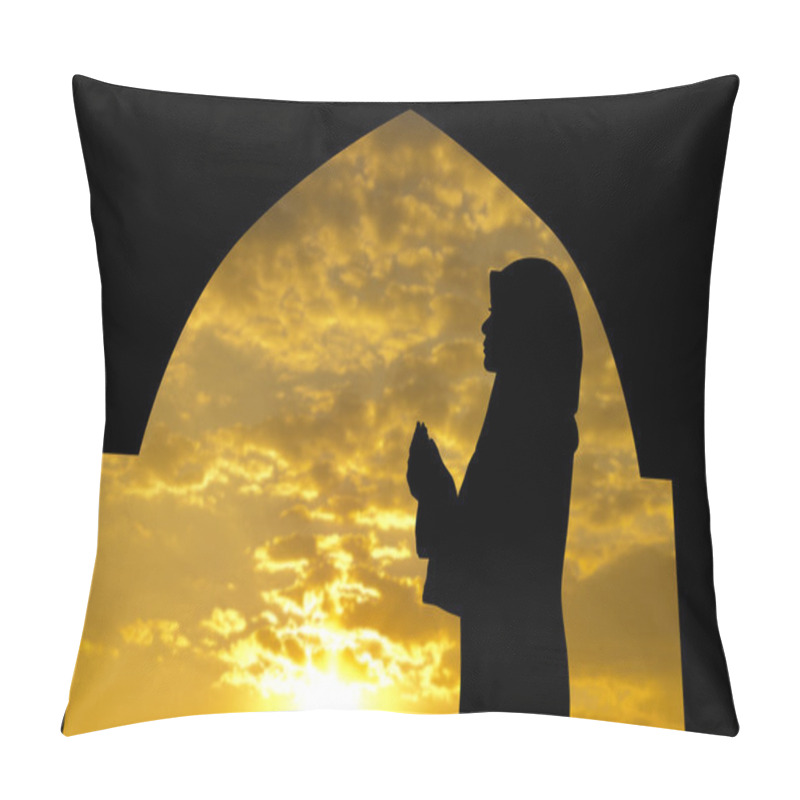 Personality  Muslim Praying In Mosque Pillow Covers