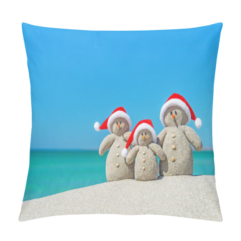 Personality  Family Of Snowmen On Beach Pillow Covers