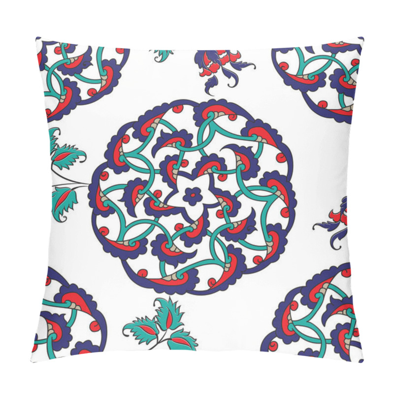 Personality  Turkish Iznik Tile, Seamless Islamic Pattern With Oriental Curve Pillow Covers