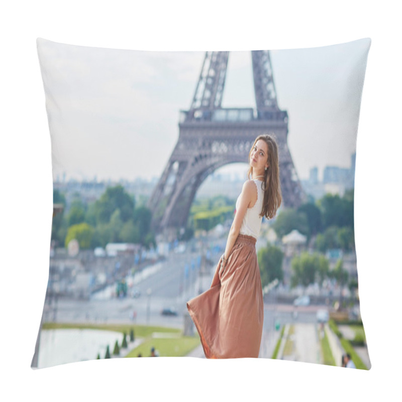 Personality  Beautiful Young Parisian Woman Near The Eiffel Tower Pillow Covers