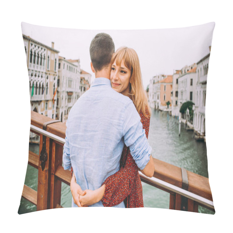 Personality  Young Couple In Venice. Lifestyle Travel Moments In The Beautiful Italian City. Concepts About Venezia Pillow Covers