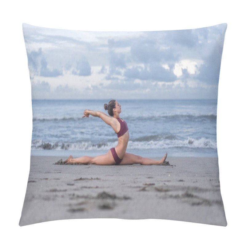 Personality  Front Splits Pose Pillow Covers