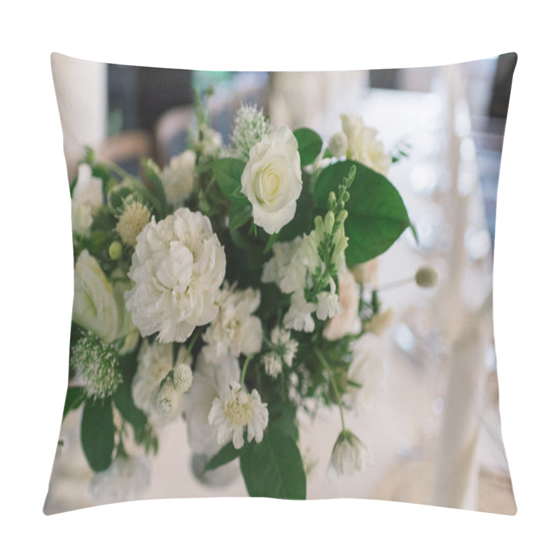 Personality  Wedding Flower Arrangement On The Table Pillow Covers