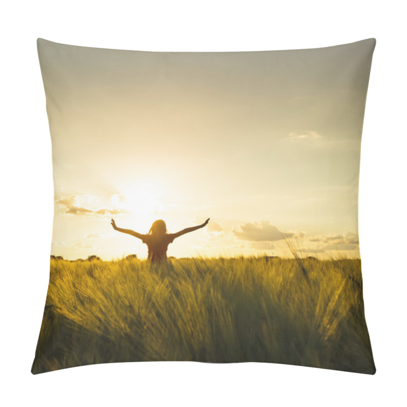 Personality  Girl On Sunset Pillow Covers