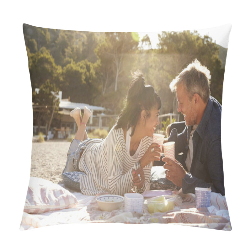 Personality  Couple Lying On The Beach Pillow Covers