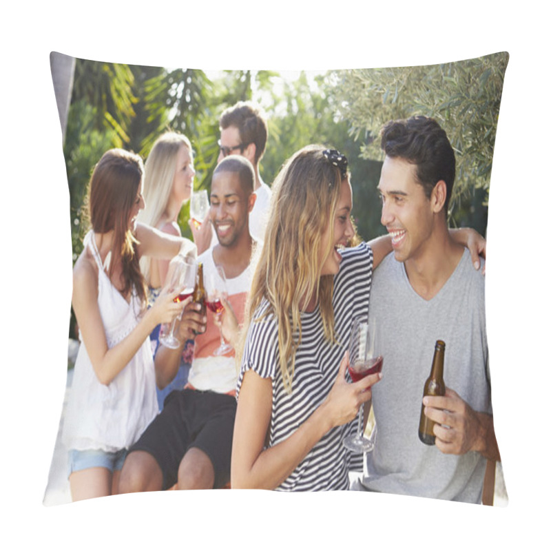 Personality  Couple With Friends Drinking Wine Pillow Covers