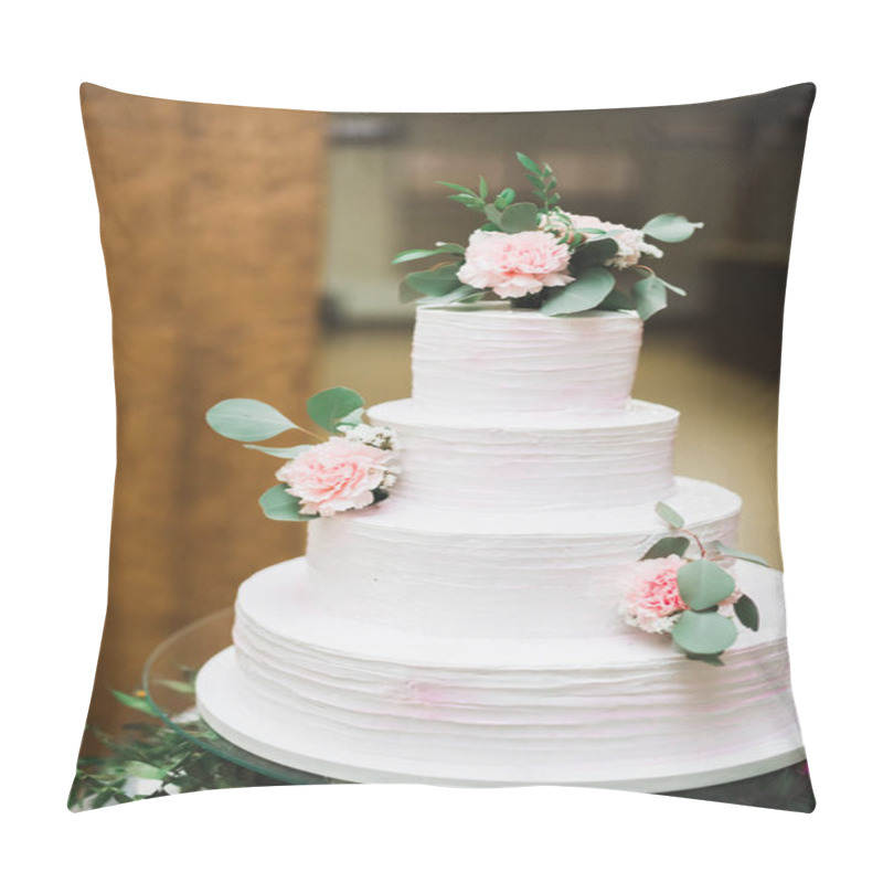 Personality  Luxury Decorated Wedding Cake On The Table Pillow Covers