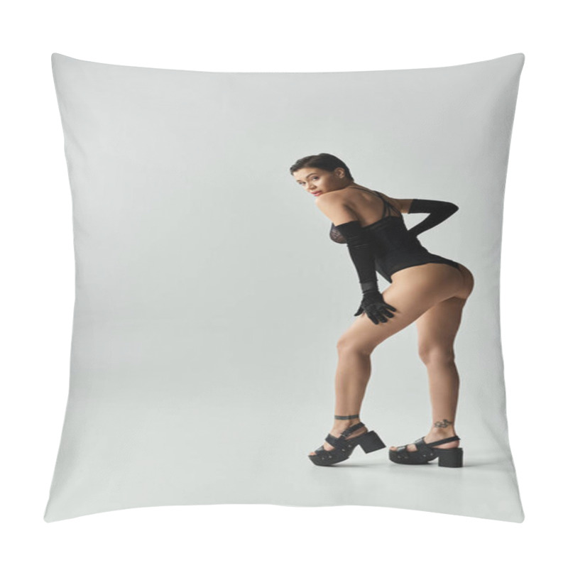 Personality  A Young Woman In Black Lingerie And Gloves Poses Confidently In Front Of A White Backdrop. Pillow Covers