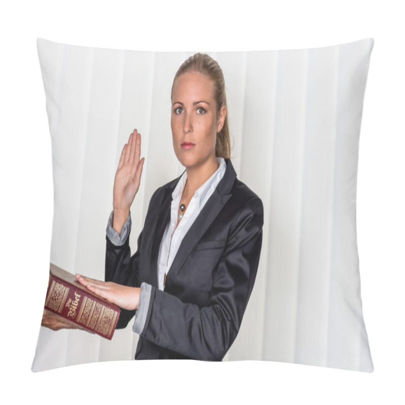 Personality  Woman Swears On The Bible Pillow Covers