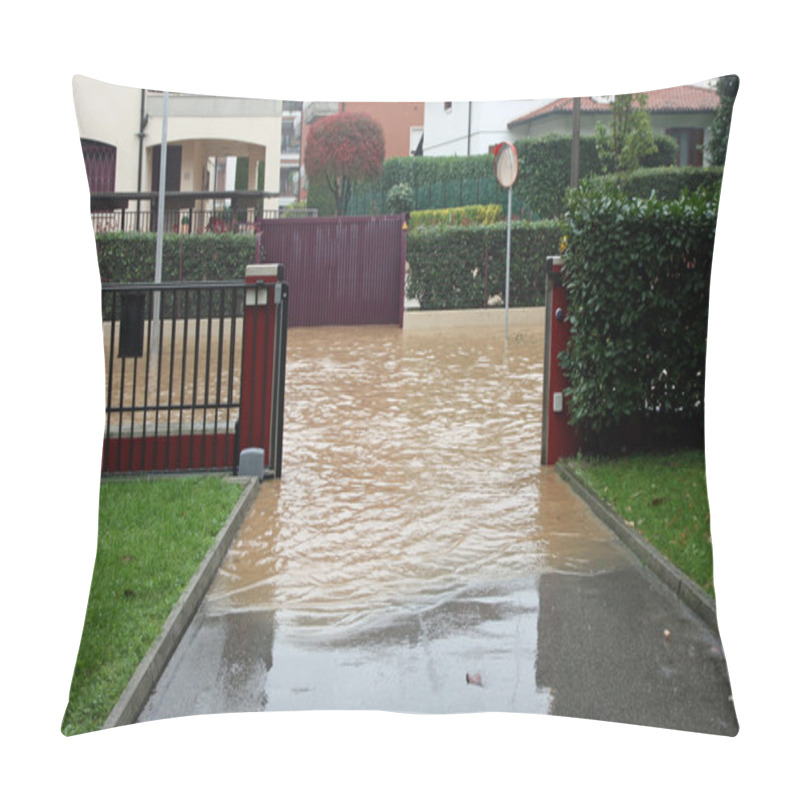 Personality  Entry Of A House During A Flood And Flooded Road Pillow Covers